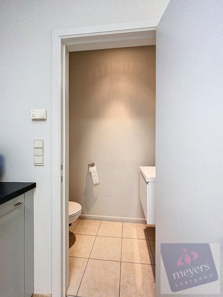 Instapklaar kantoor of praktijkruimte (155m²) op toplocatie in Alken foto 13
