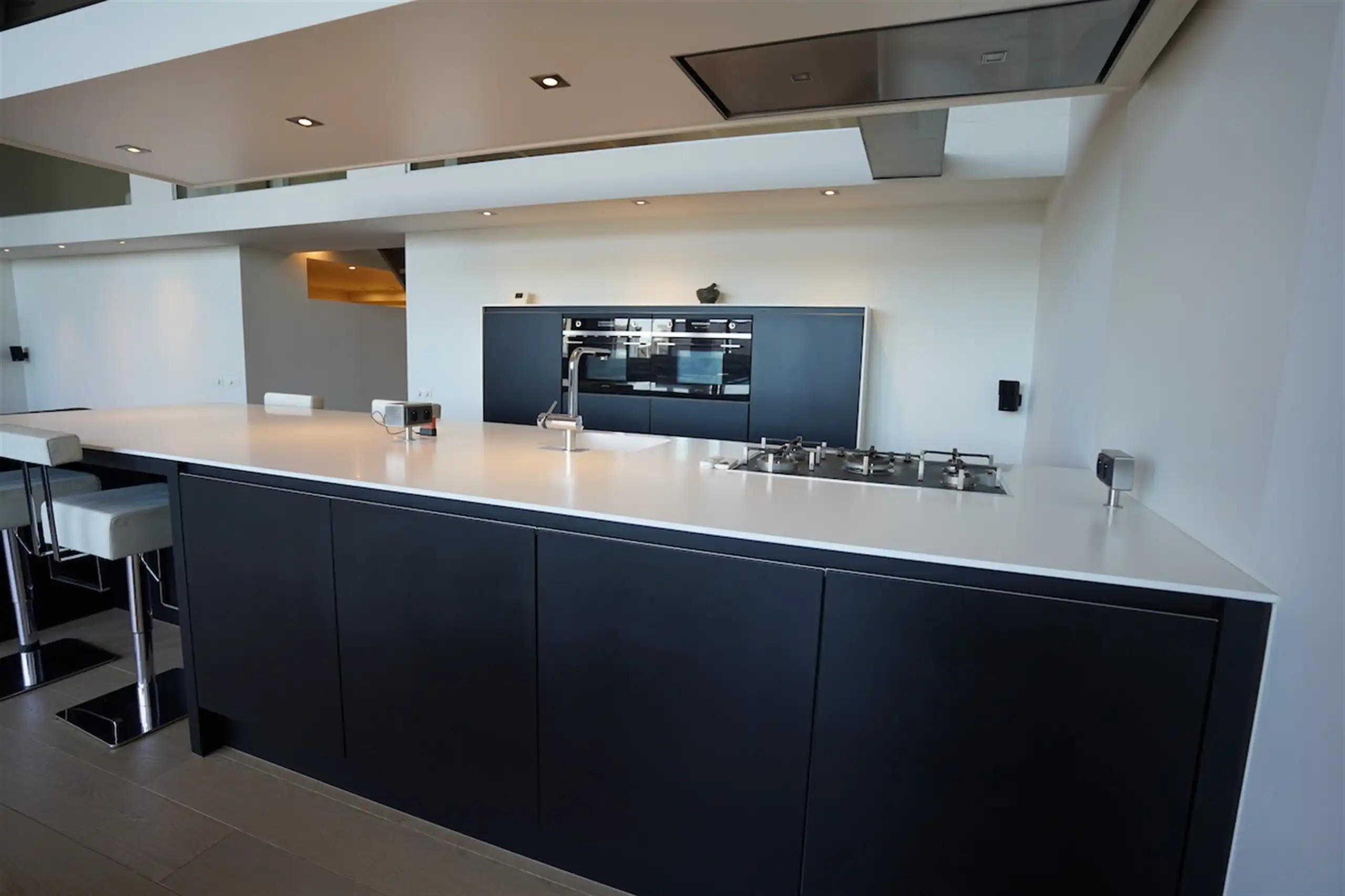 Verrassende, heldere loft met plafondhoogten van 6 m! foto 27