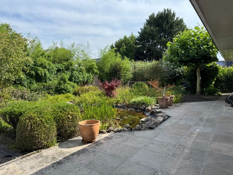 TE HUUR villa in rustige buurt foto 28