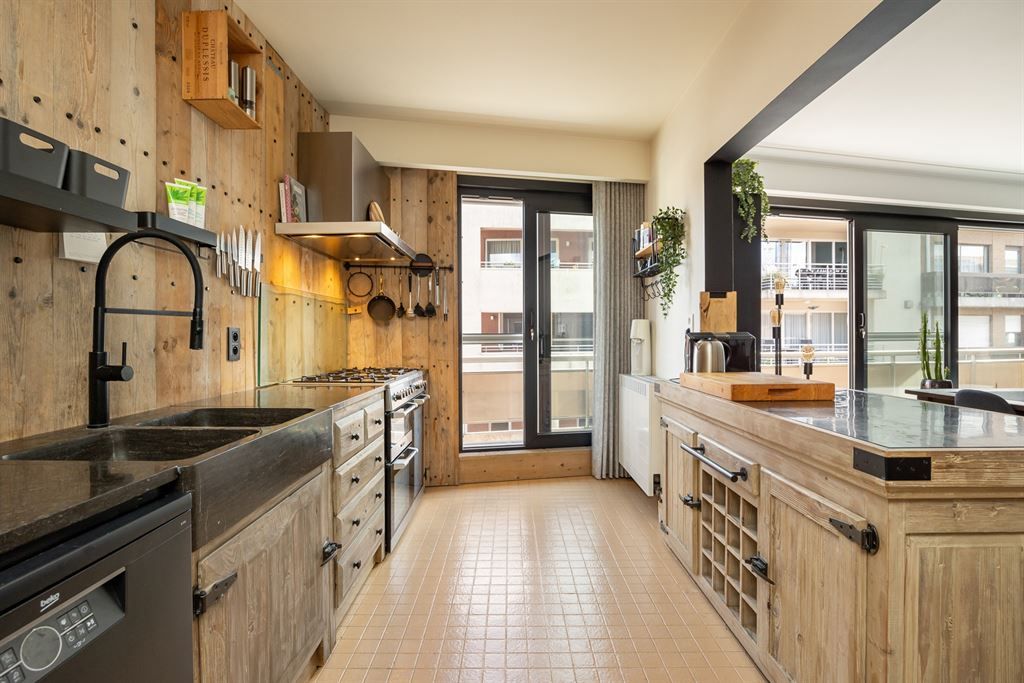 Instapklaar appartement met loftallures foto 5