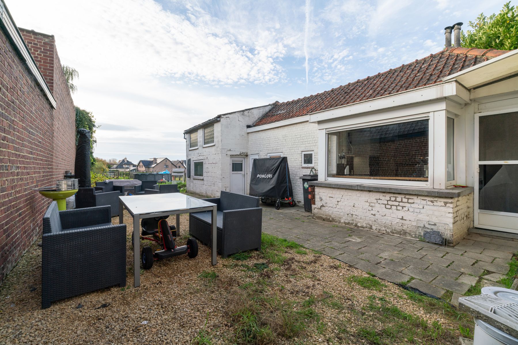 TE KOOP - deels gerenoveerde woning met 4 slaapkamers foto 16