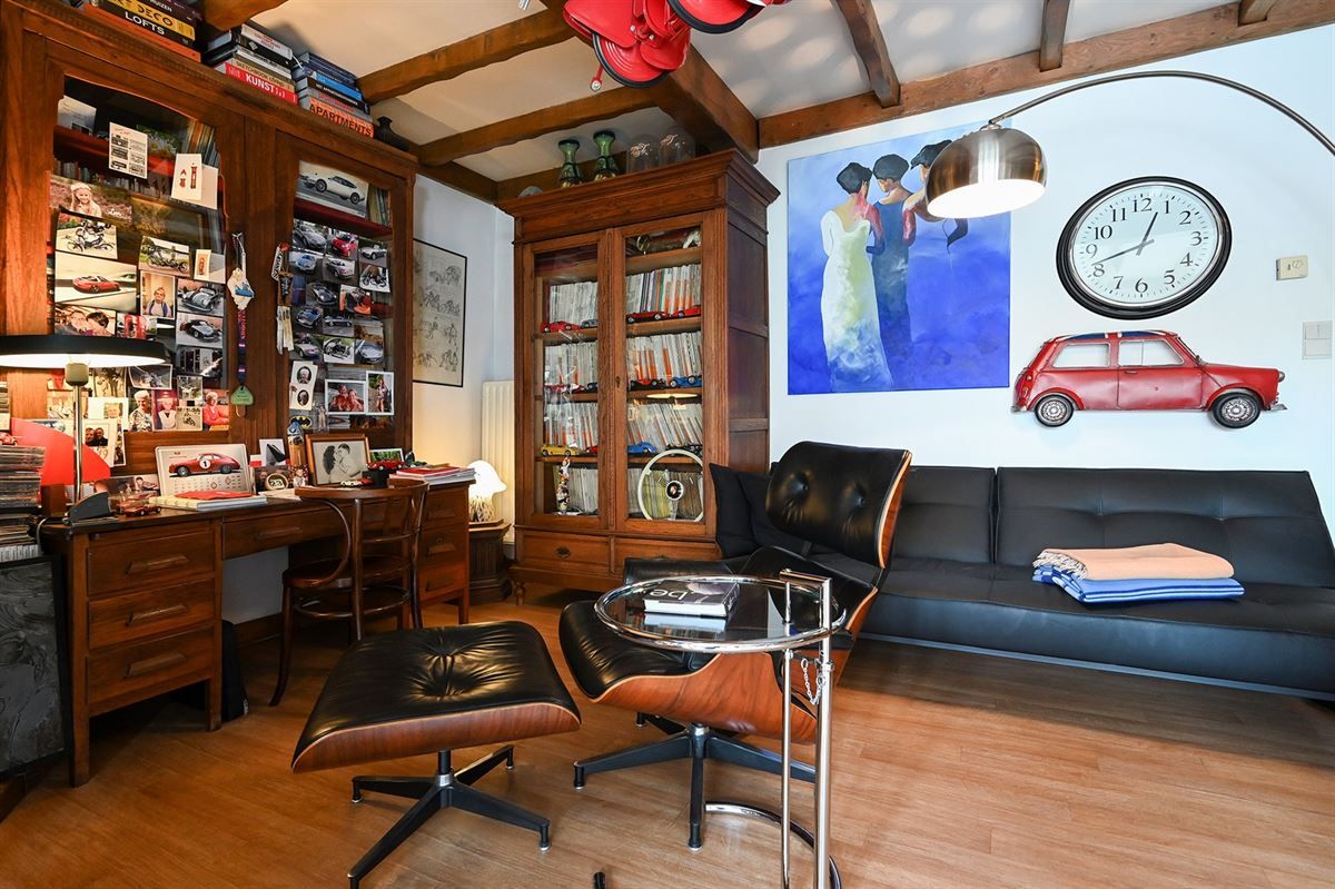 Gelegen in de rustige Voogdijstraat, op wandelafstand van het centrum van Duffel, vind je deze eerlijke, goed onderhouden woning boordevol mogelijkheden. De huidige huurder heeft ze jarenlang met zorg bewoond, maar een frisse wind – en een beetje lie foto 7