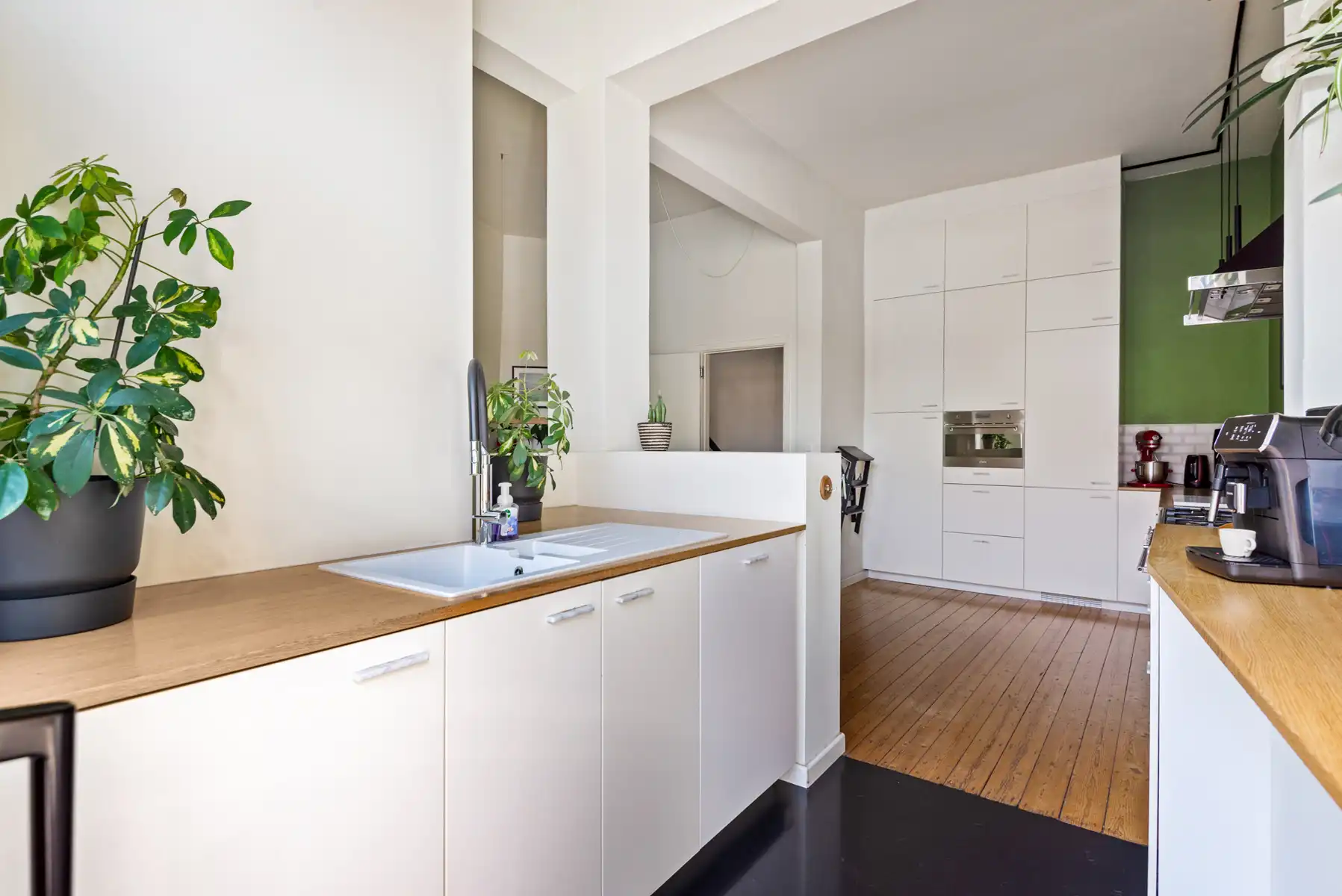 Top gerenoveerde woning met dakterras in centrum 2060 foto 5