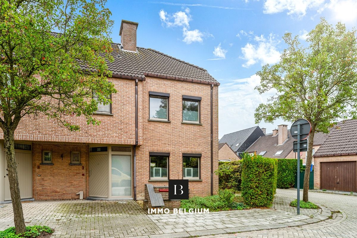 Rustig gelegen woning nabij het centrum met 4 slaapkamers foto {{pictureIndex}}