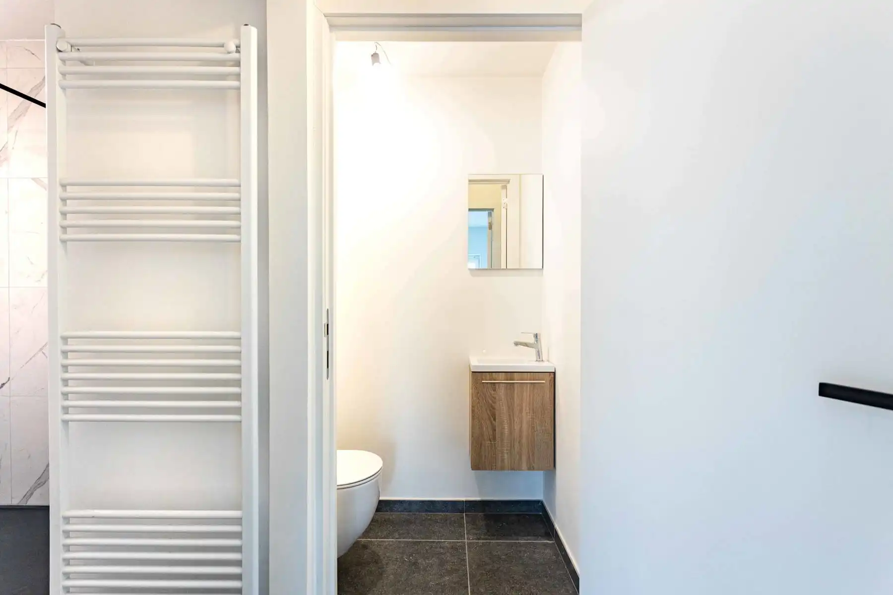 Erg ruim appartement met groot terras! foto 9