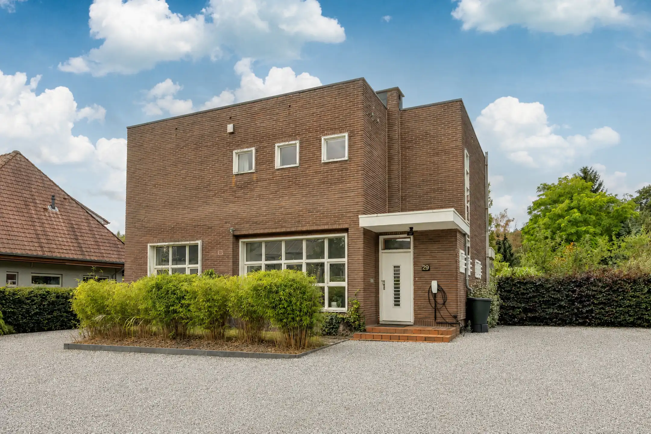 Hoofdfoto van de publicatie: Karaktervolle woning op uitzonderlijk perceel 