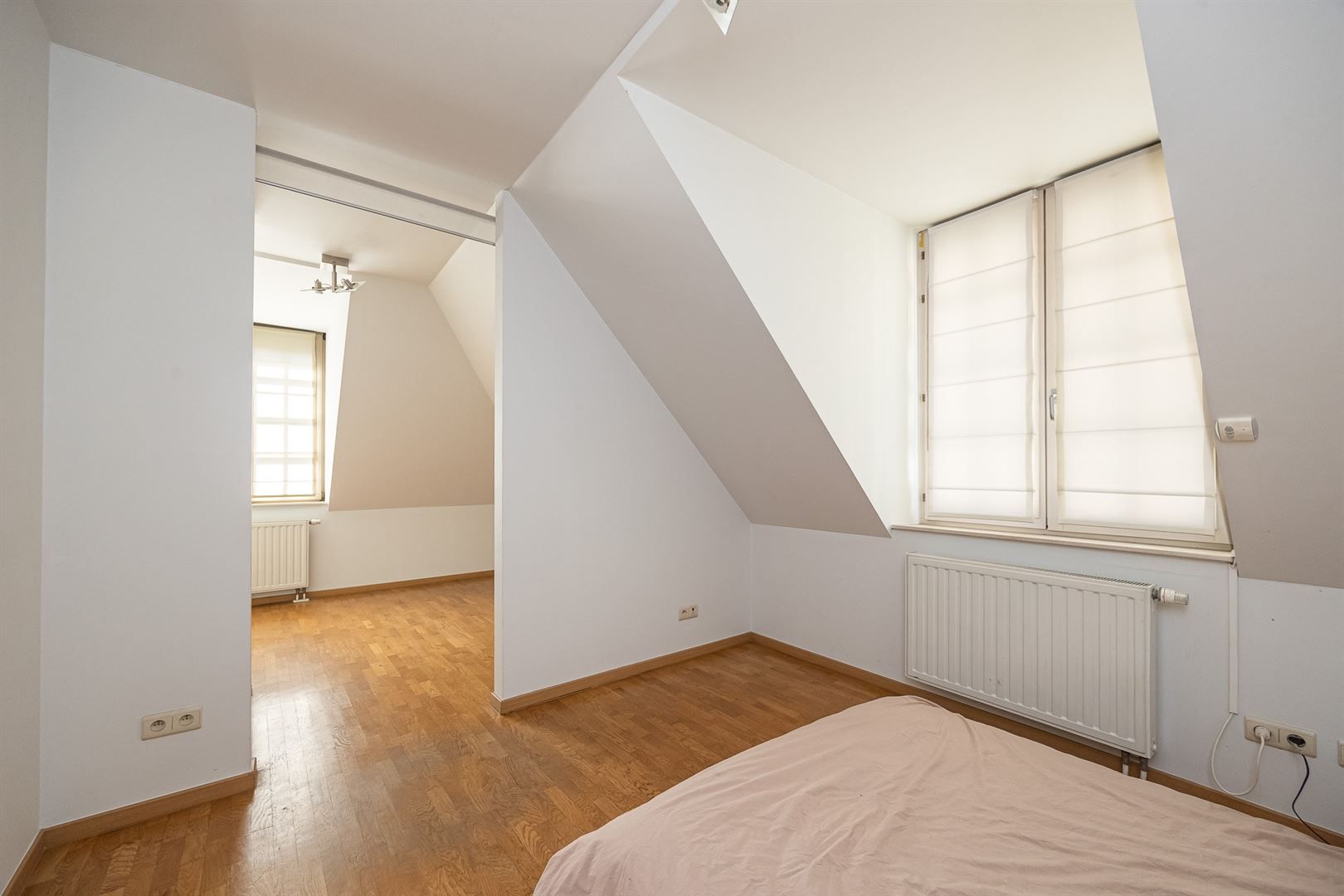 Ruim, lichtrijk appartement met terras en wijds, open zicht. foto 14