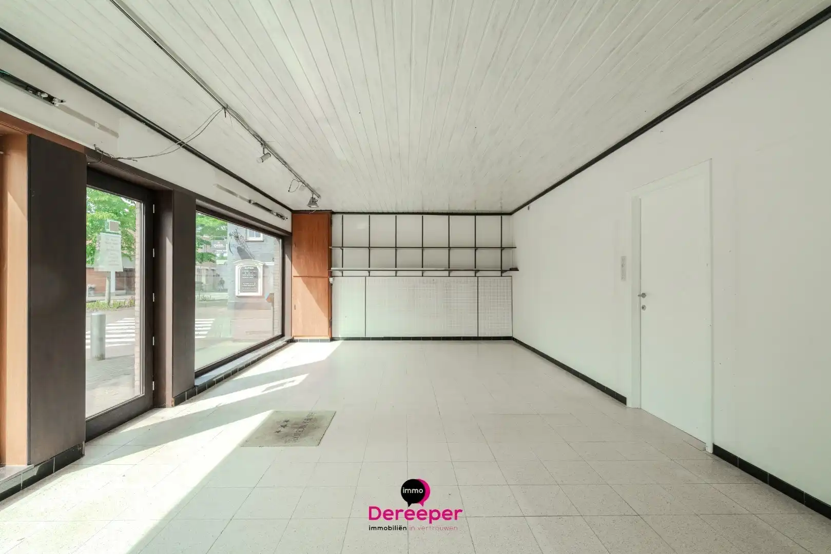 Commercieel pand met showroom, atelier, opslagplaatsen en woonst op toplocatie foto 10