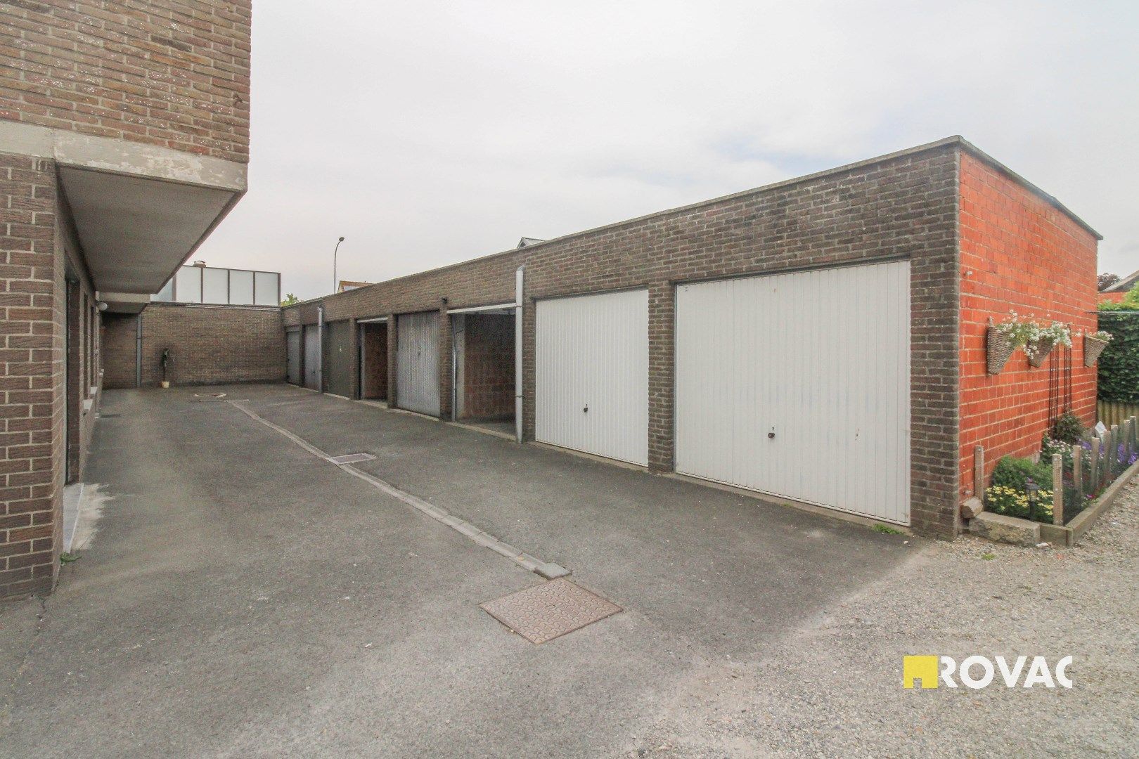 Instapklaar appartement met garage! foto 13
