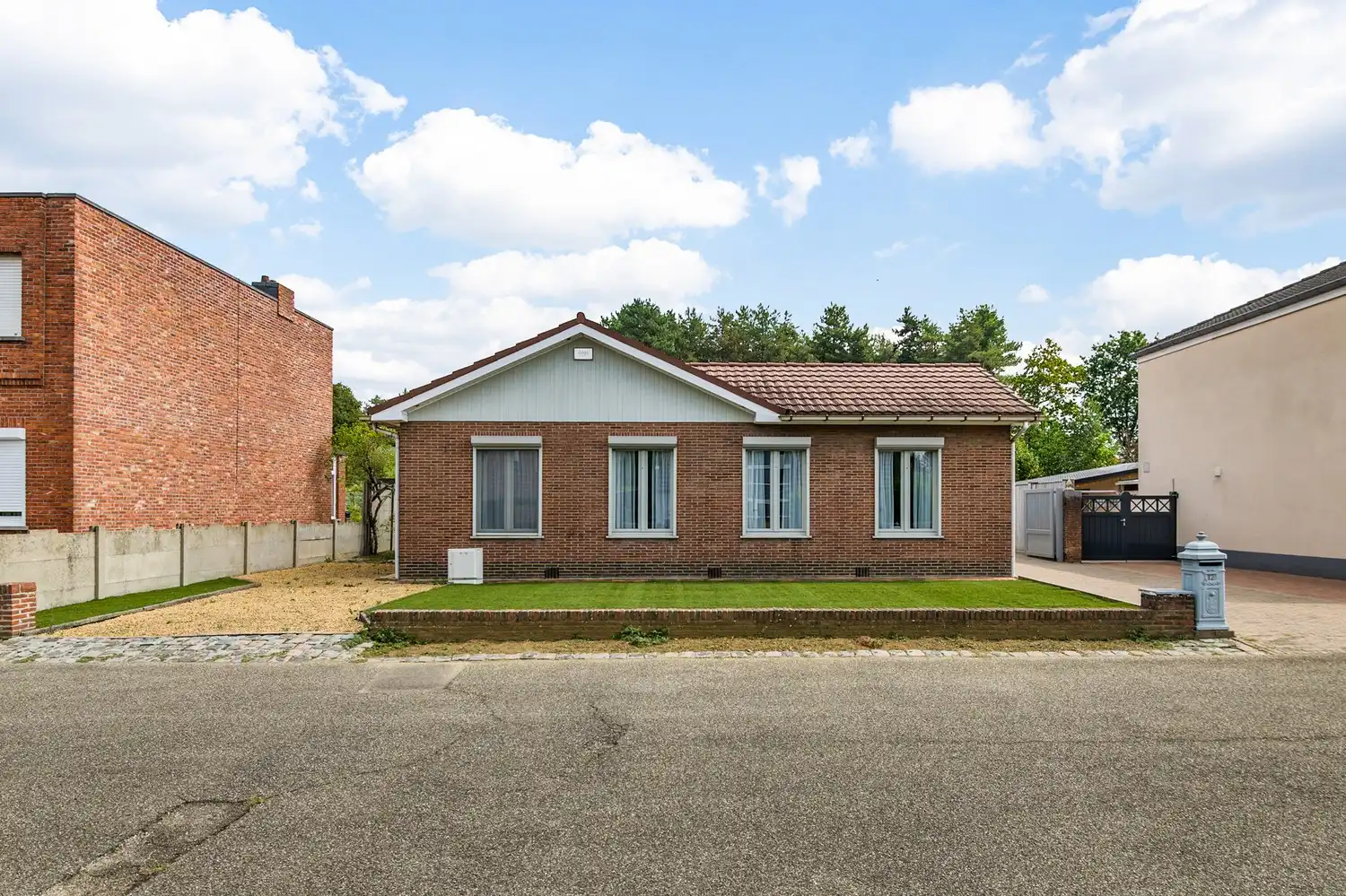 Instapklare woning met 2 slpkrs en ruime tuin te Beerzel foto {{pictureIndex}}