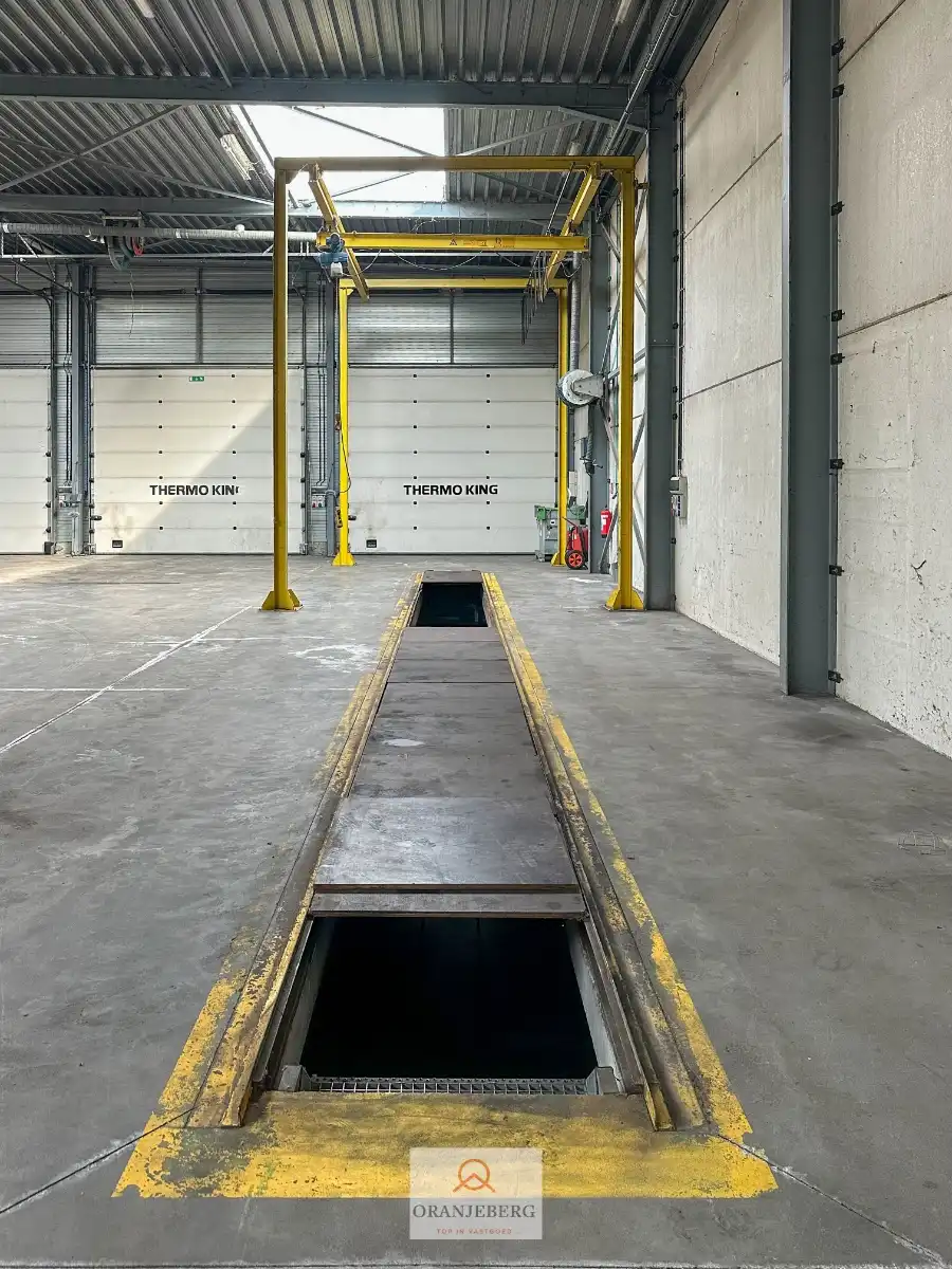 Groot hoekmagazijn (650m²) Te Huur met hoge bereikbaarheid vlakbij R4 foto 12