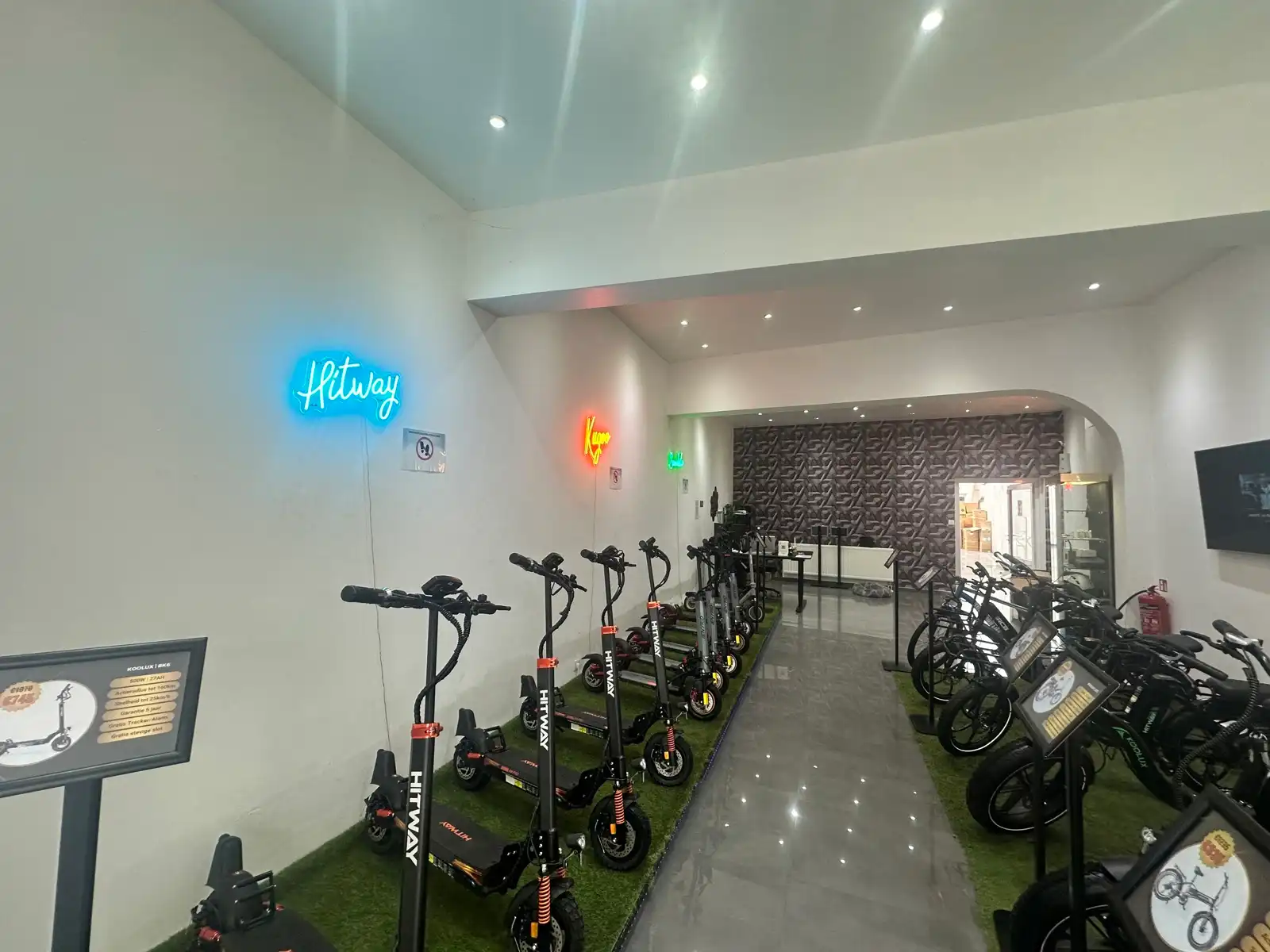 Commercieel gelijkvloers met stabiele huurder op topligging foto 4