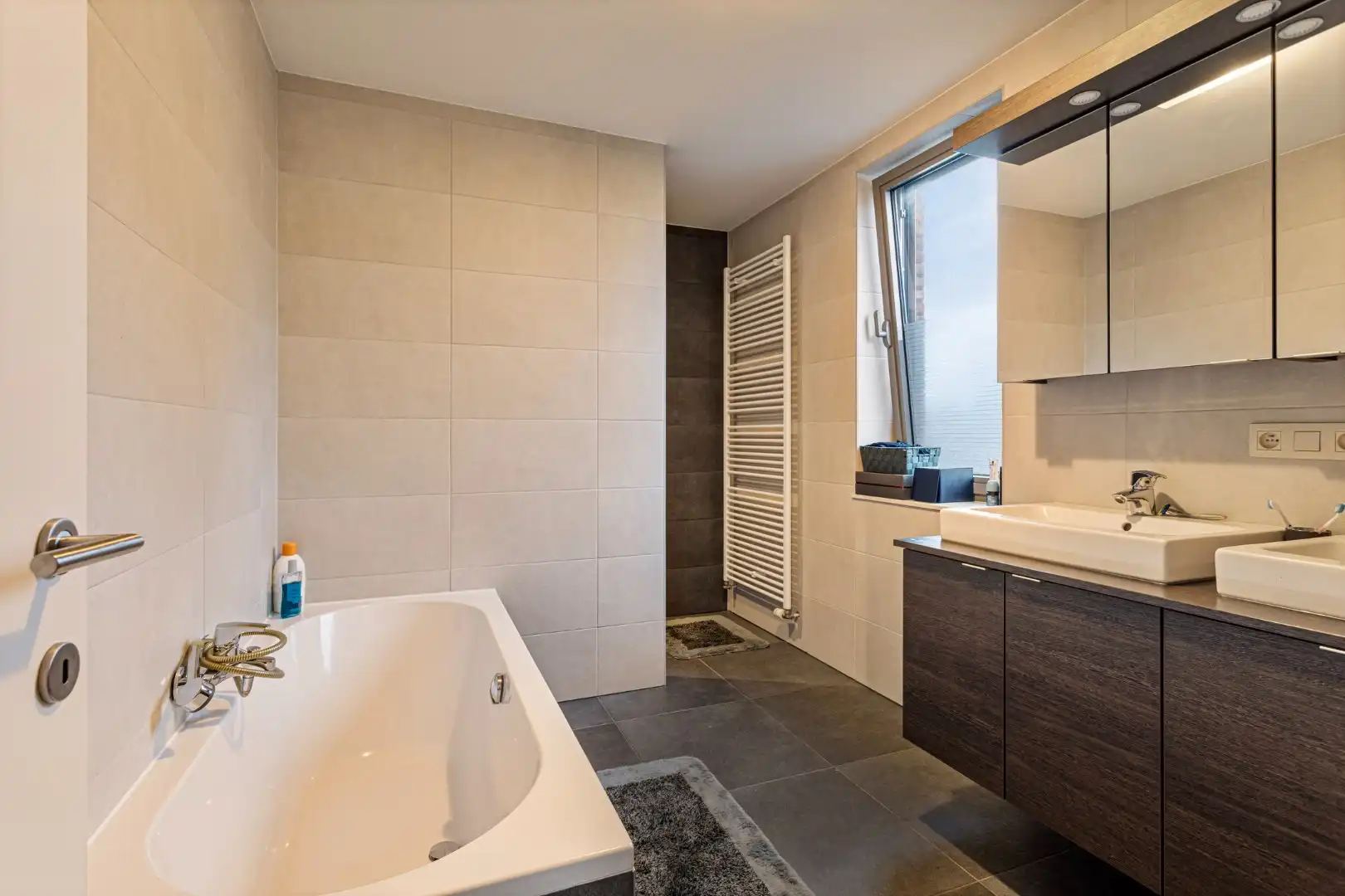 Zeer ruime & energiezuinige duplex met 4 slpks, mooi terras en garage te Ginderbuiten ! foto 13