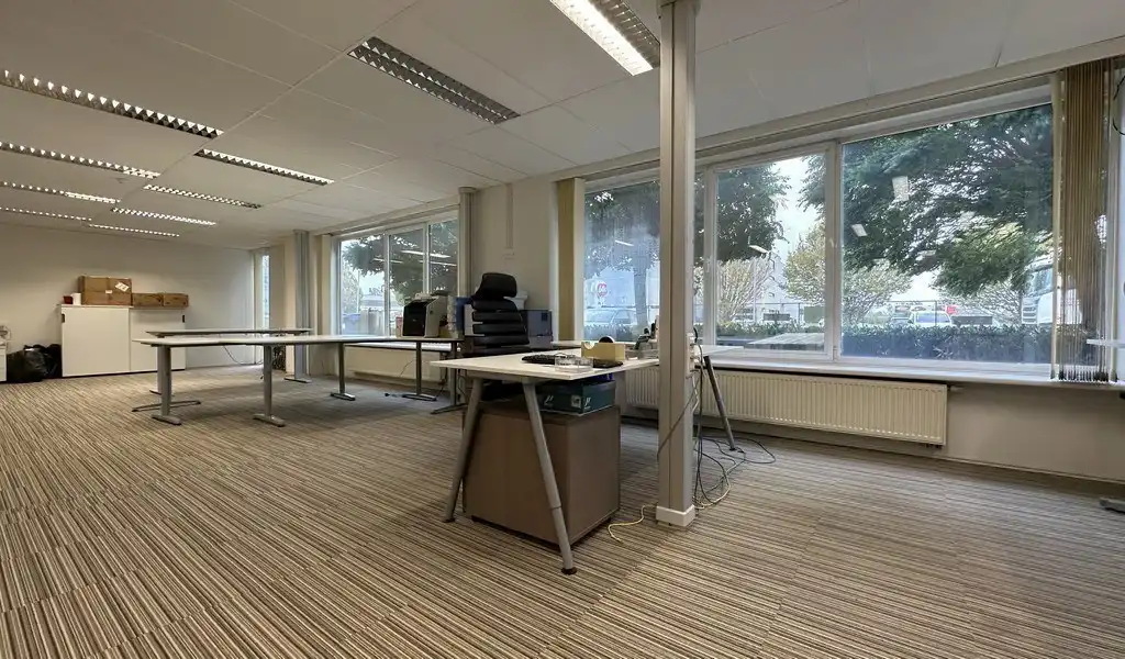 Instapklaar kantoor te huur in Brandstraat in Lokeren foto 8
