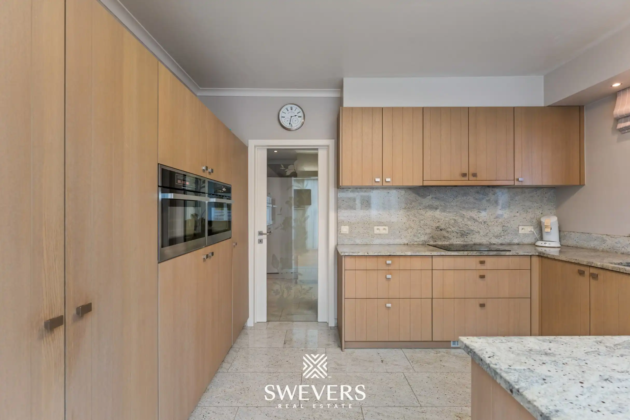 Royale kangoeroewoning met zwembad en dubbele garage foto 9