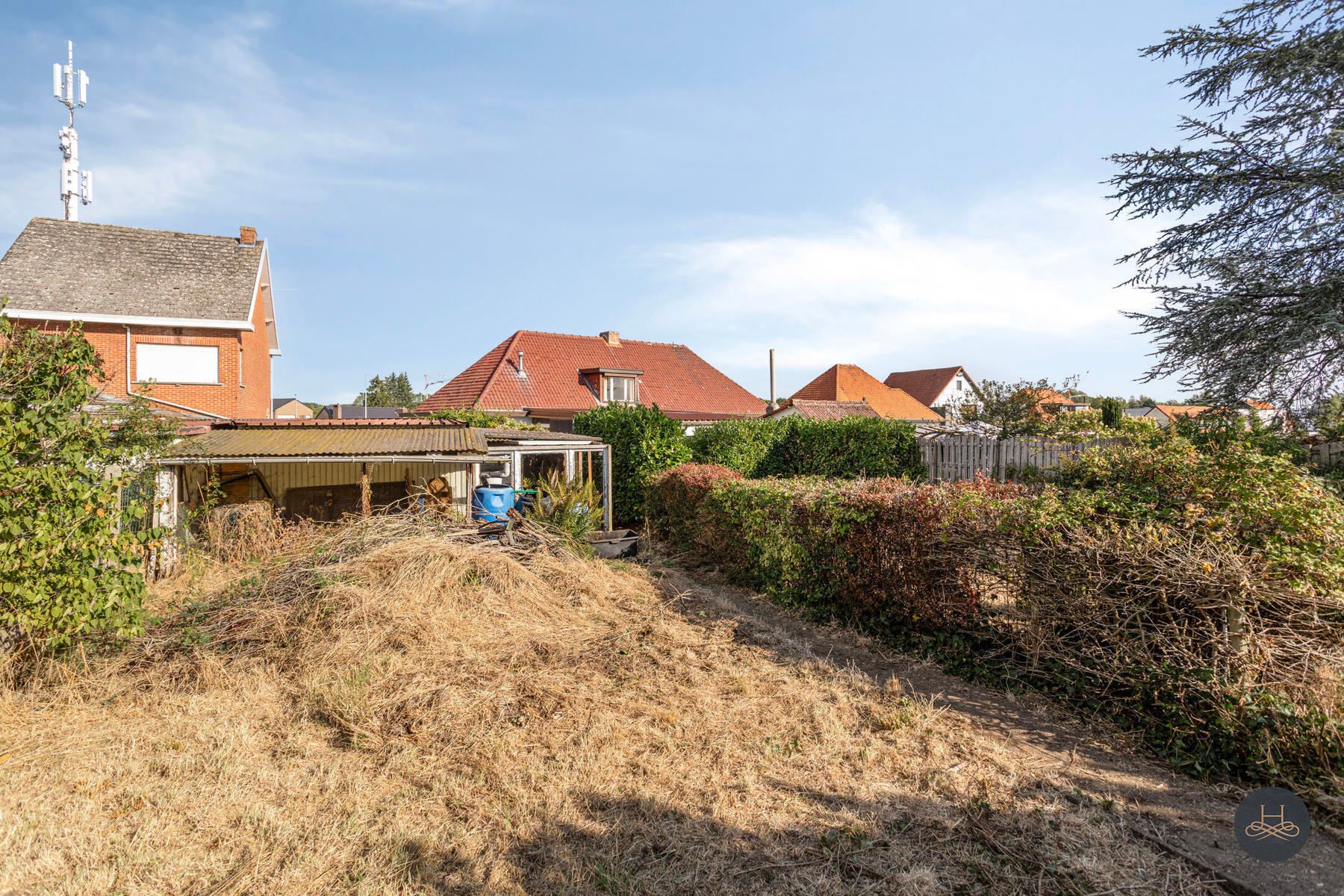 Karaktervolle en ruime halfopen woning met leuke tuin foto 28