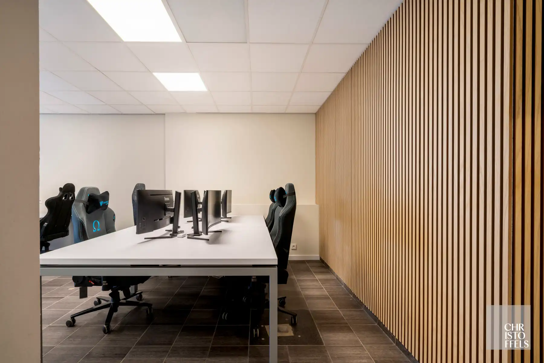 Moderne kantoorruimte van 104m² in Lanaken centrum! foto 8