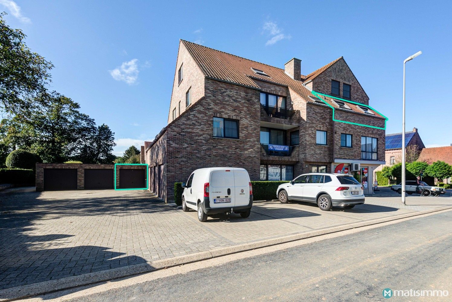 RUIM BEMEUBELD APPARTEMENT MET LUXE KEUKEN EN GARAGE IN HET CENTRUM VAN AS foto 17