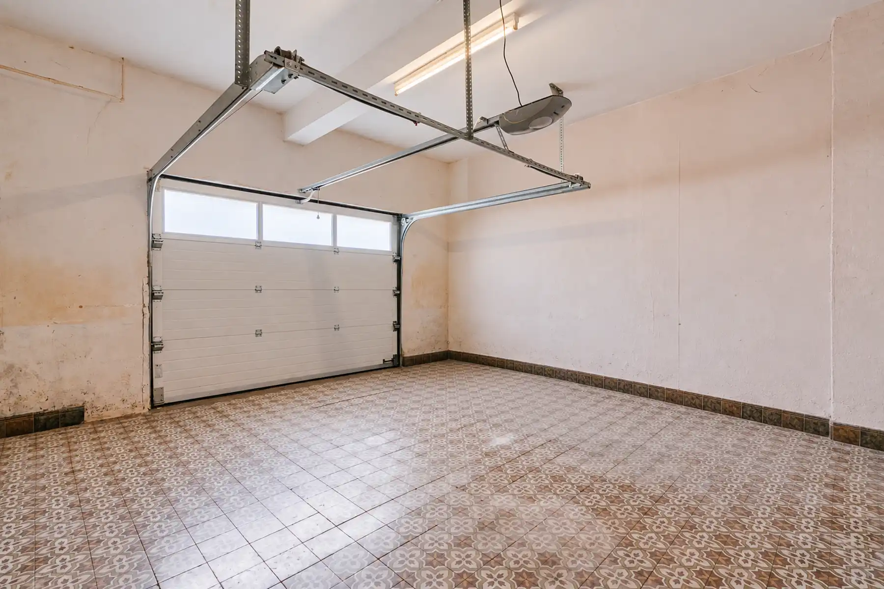 Karaktervolle woning met veel potentieel op toplocatie foto 23