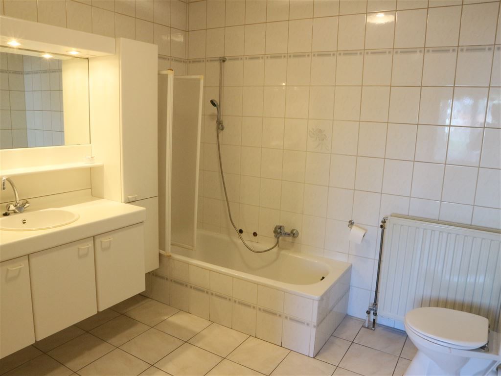 Ruim appartement op 1e verdieping met lift foto 13