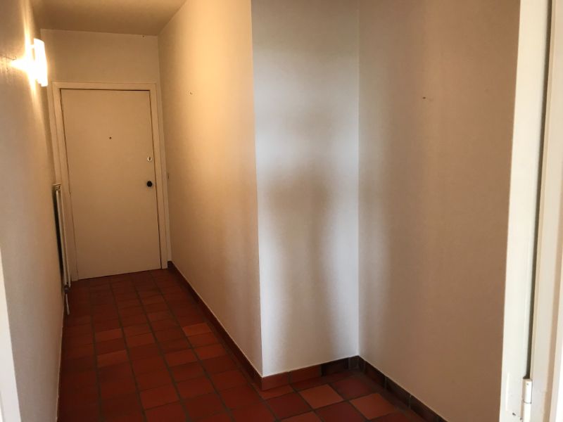 Rustig en zongeoriënteerd 3 slk appartement (153 m²), terras met een groen en weids uitzicht over het Kanaal Gent-Oostende, kelder met private autostaanplaats - op wandelafstand van AZ Sint Jan Campus en op 3 km  van het centrum van Brugge. foto 4