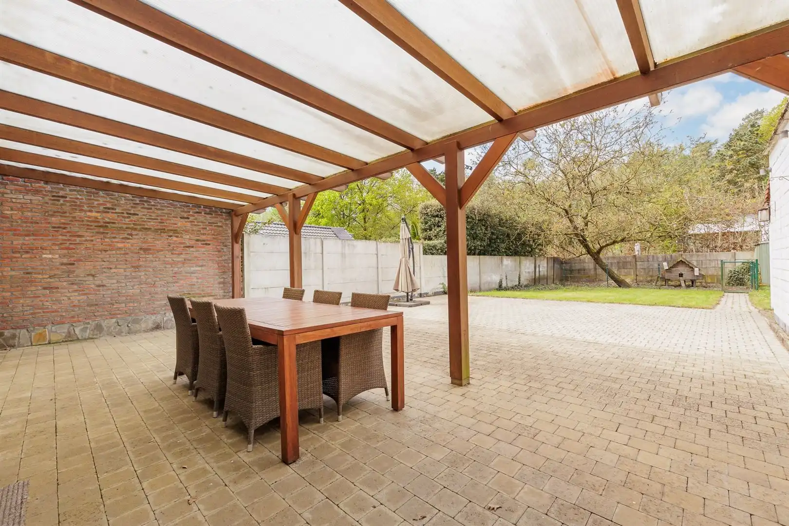 Ruime, lichte woning met garage & oprit op centrale ligging foto 10