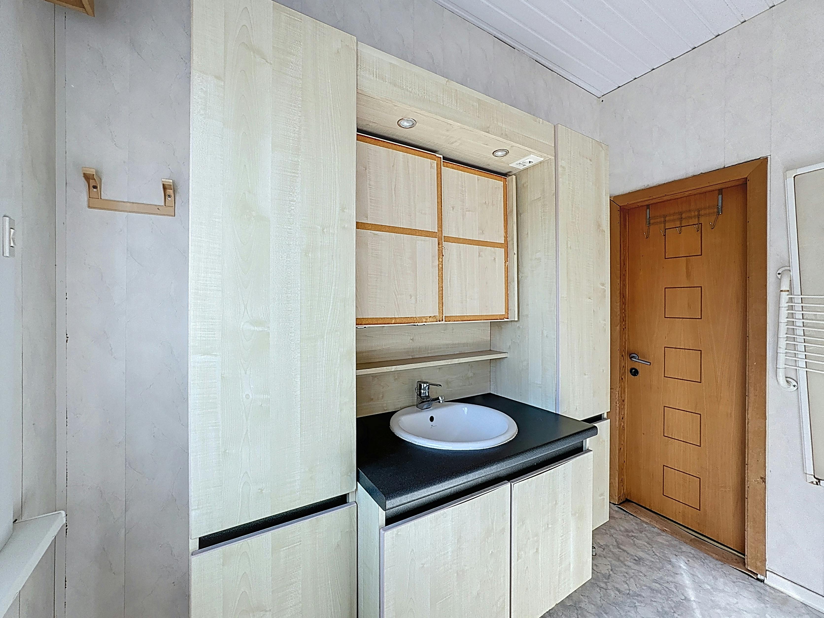 Huis met 3 slaapkamers en veel potentieel te koop in Heist foto 19