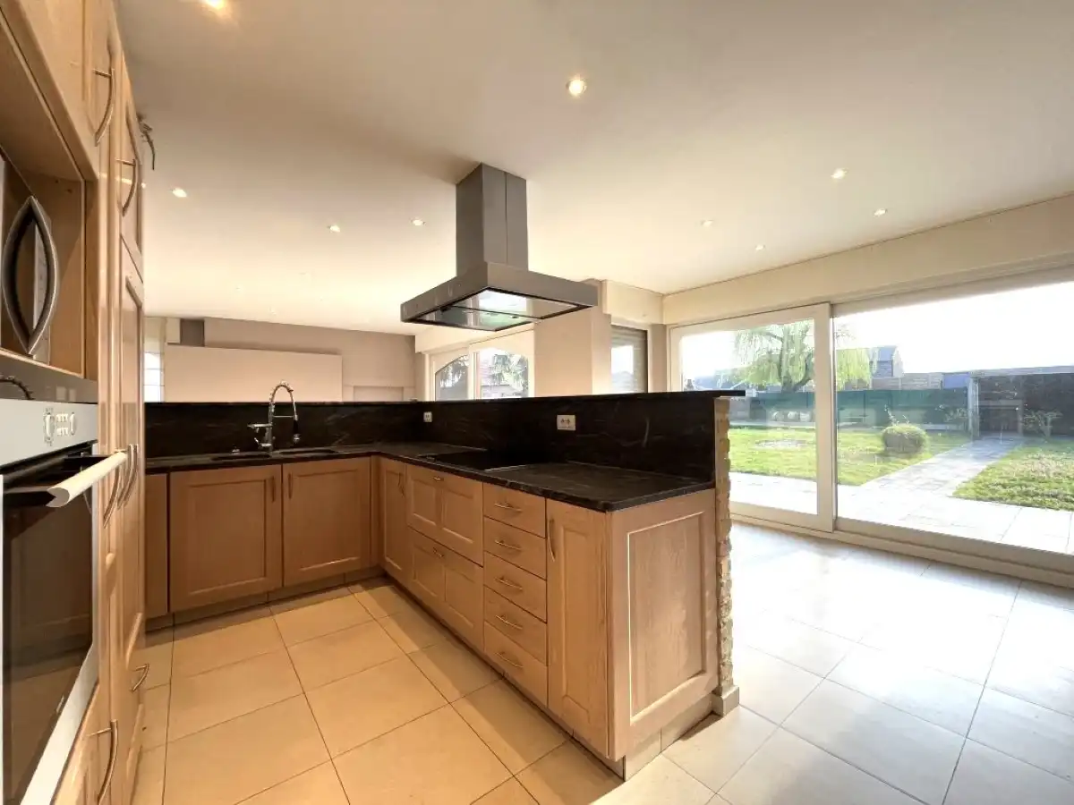 Moorslede – Villa in Spaanse stijl met dubbele garage en 4 slaapkamers foto 9