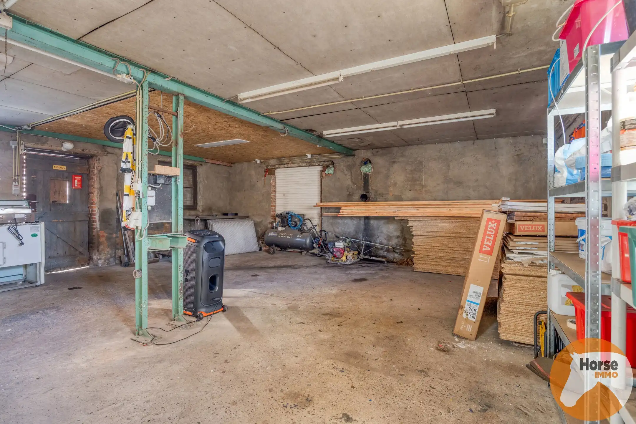 LOKEREN - Ruime, te renoveren woning met opslagmogelijkheden foto 44