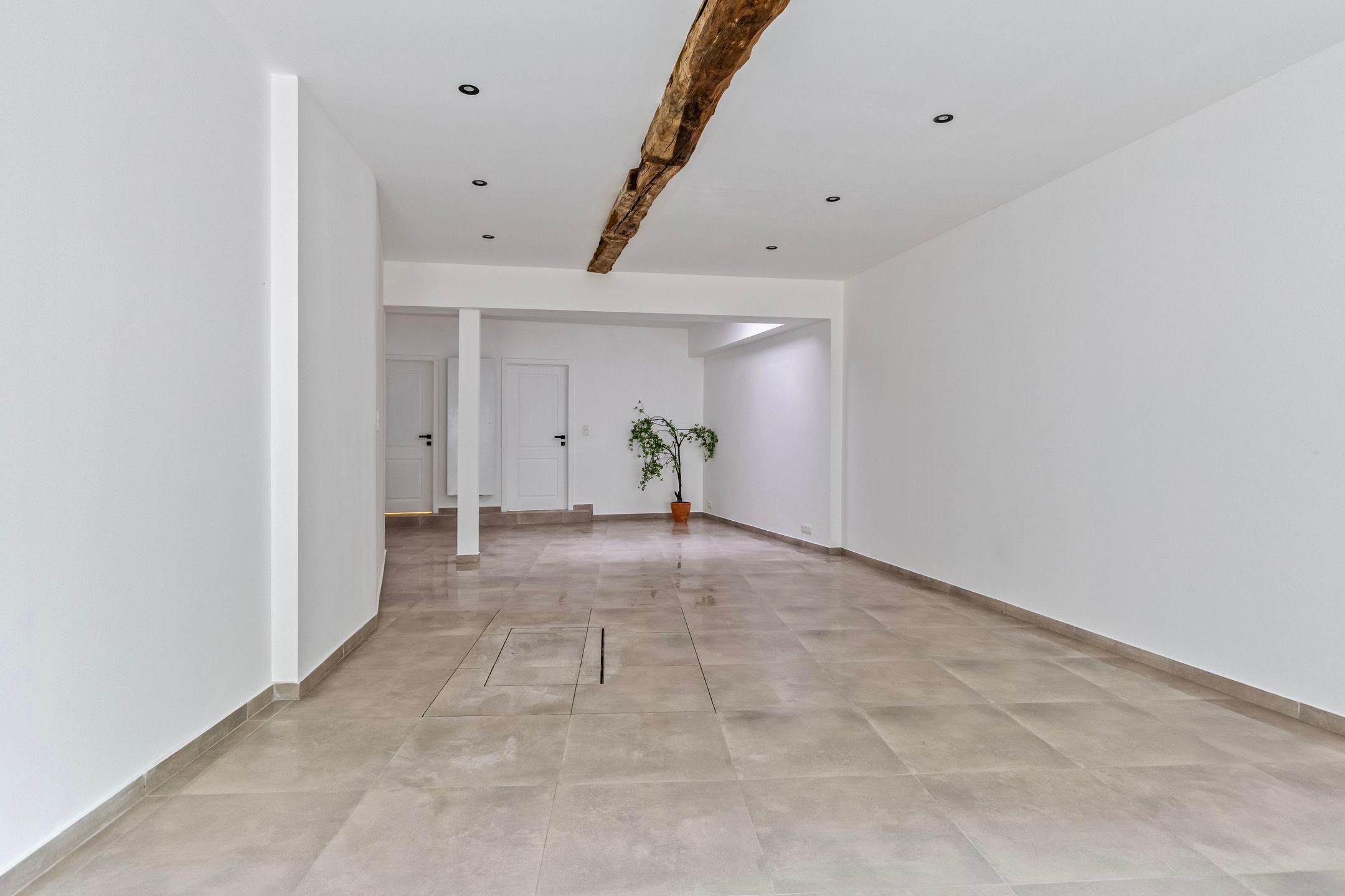 Prachtig gerenoveerde woning (met eventuele handelsruimte) foto 3