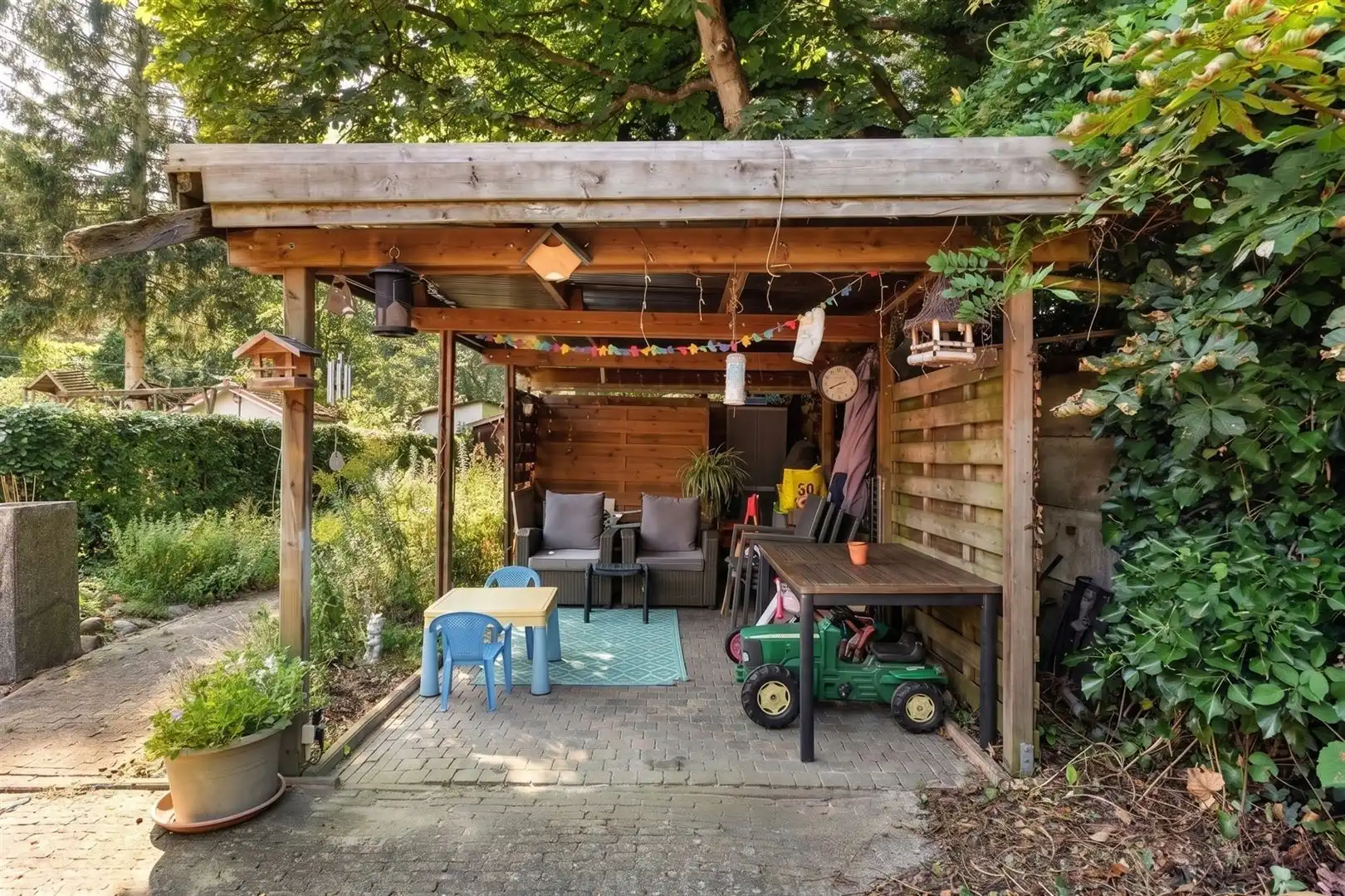 Charmante driegevelwoning met mega tuin, overdekt terras en laadpaal in hartje Maria-ter-Heide foto 13