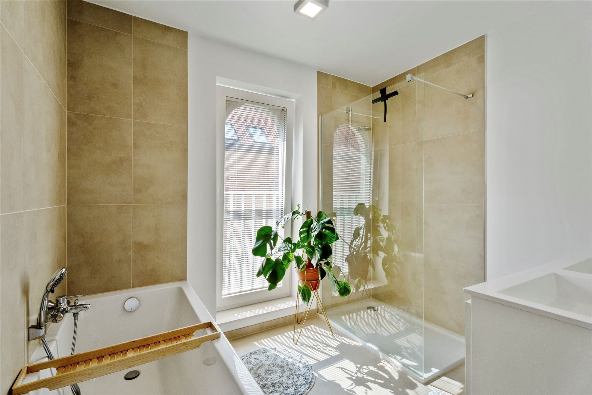 CENTRALE LIGGING / GROENE OASE foto 24