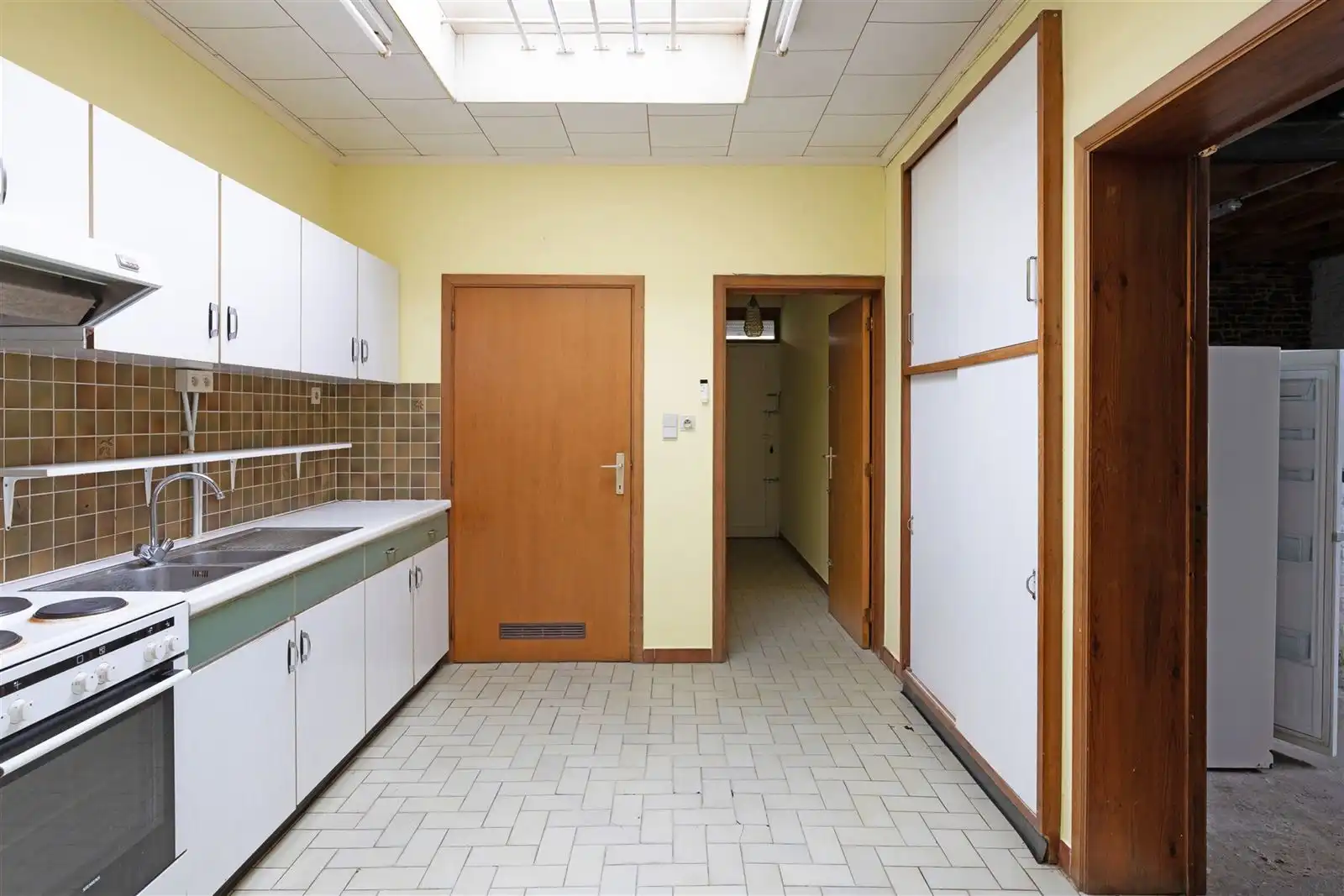 Prachtig gelegen te renoveren  Hoeve woning met stallingen en weides foto 11