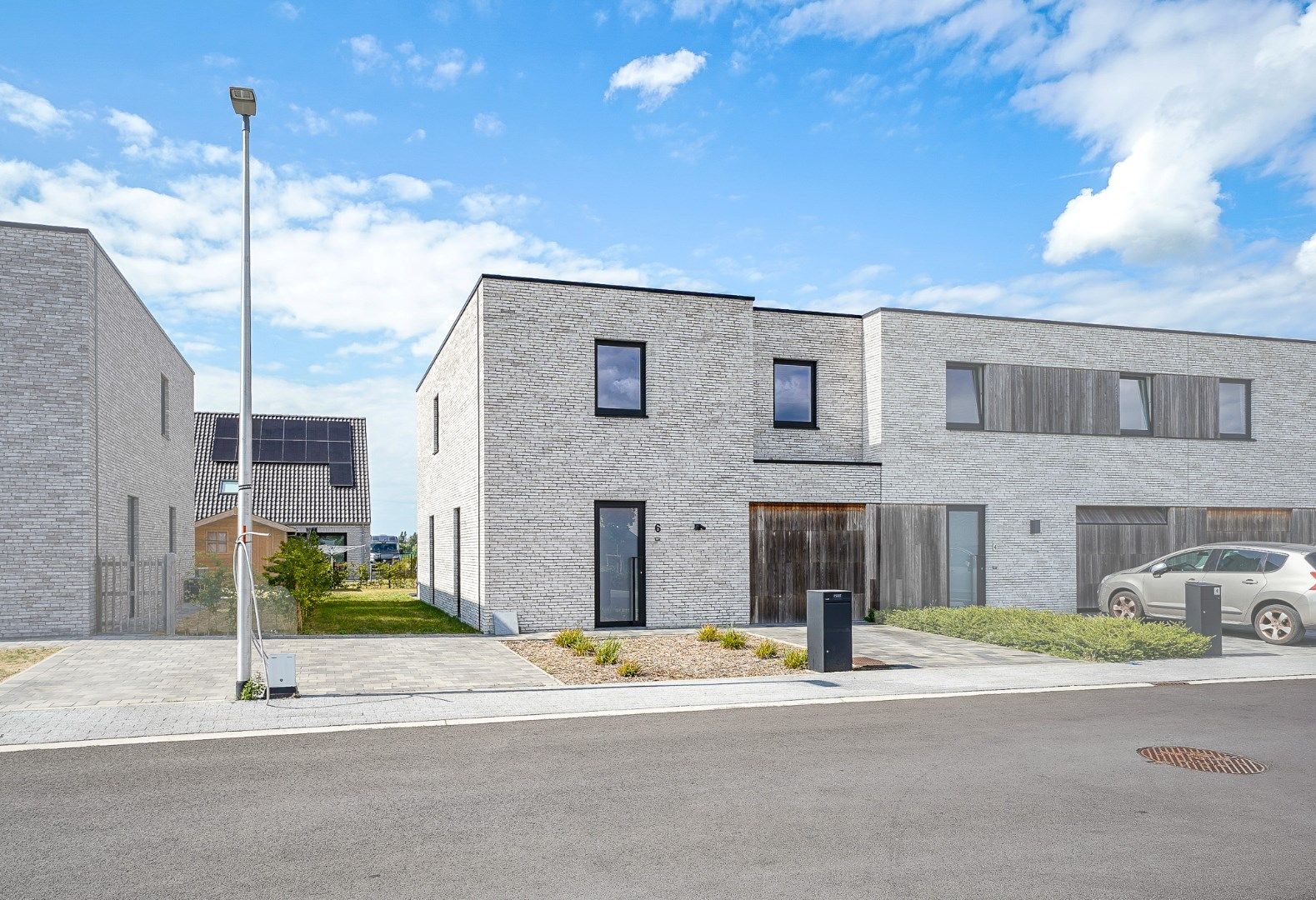 Instapklare halfopen nieuwbouwwoning in rustige wijk te Roksem (Oudenburg)  foto {{pictureIndex}}