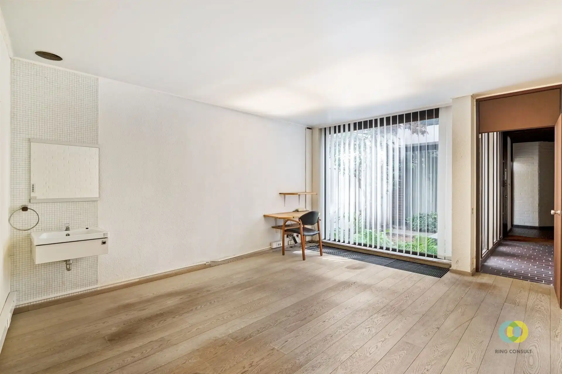 Buitengewoonhuis met kantoorruimte foto 18