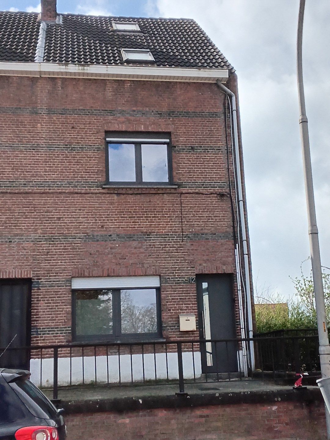 Halfopen bebouwing met 5 slaapkamers. foto 1