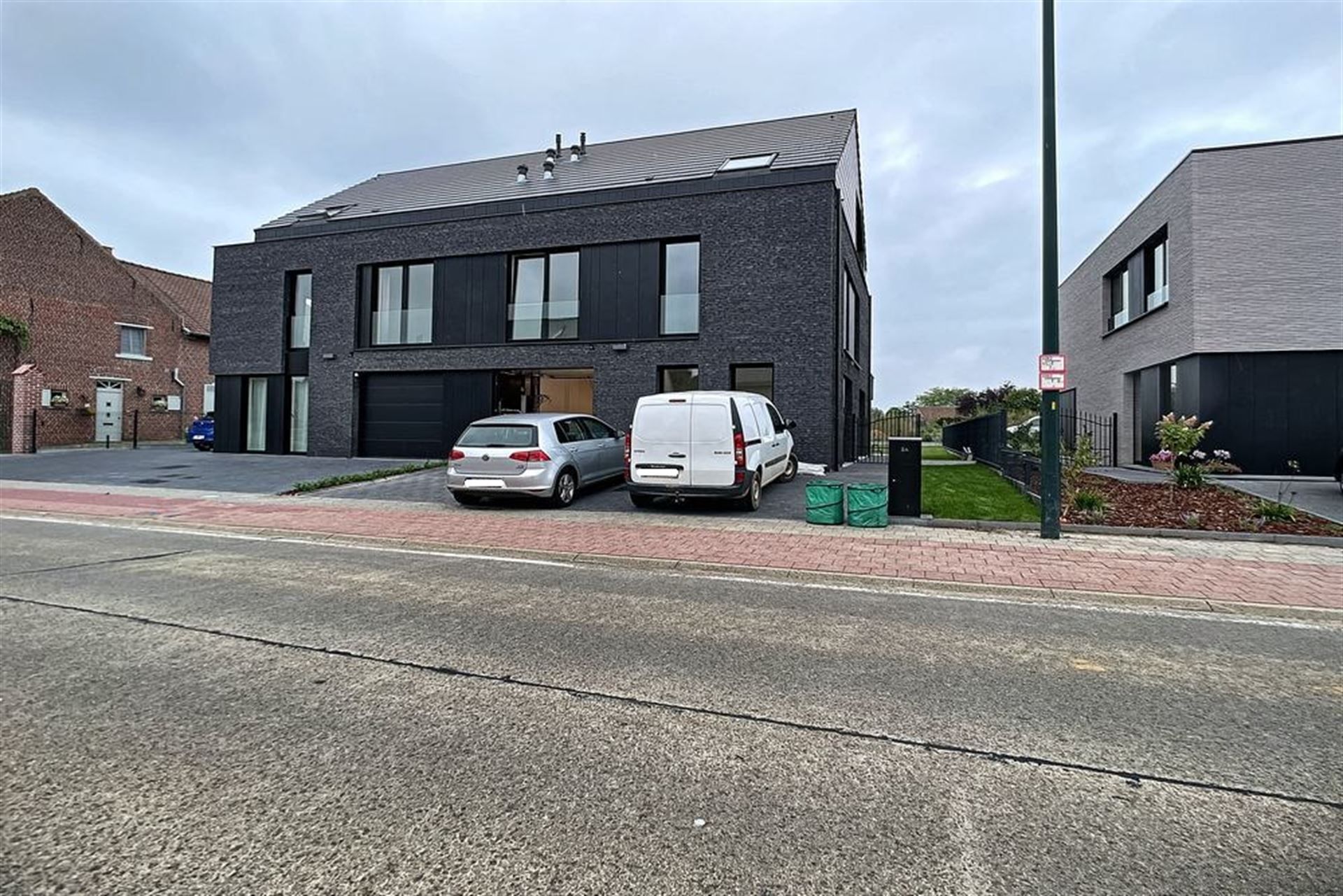 Moderne villa met 5 slaapkamers foto {{pictureIndex}}