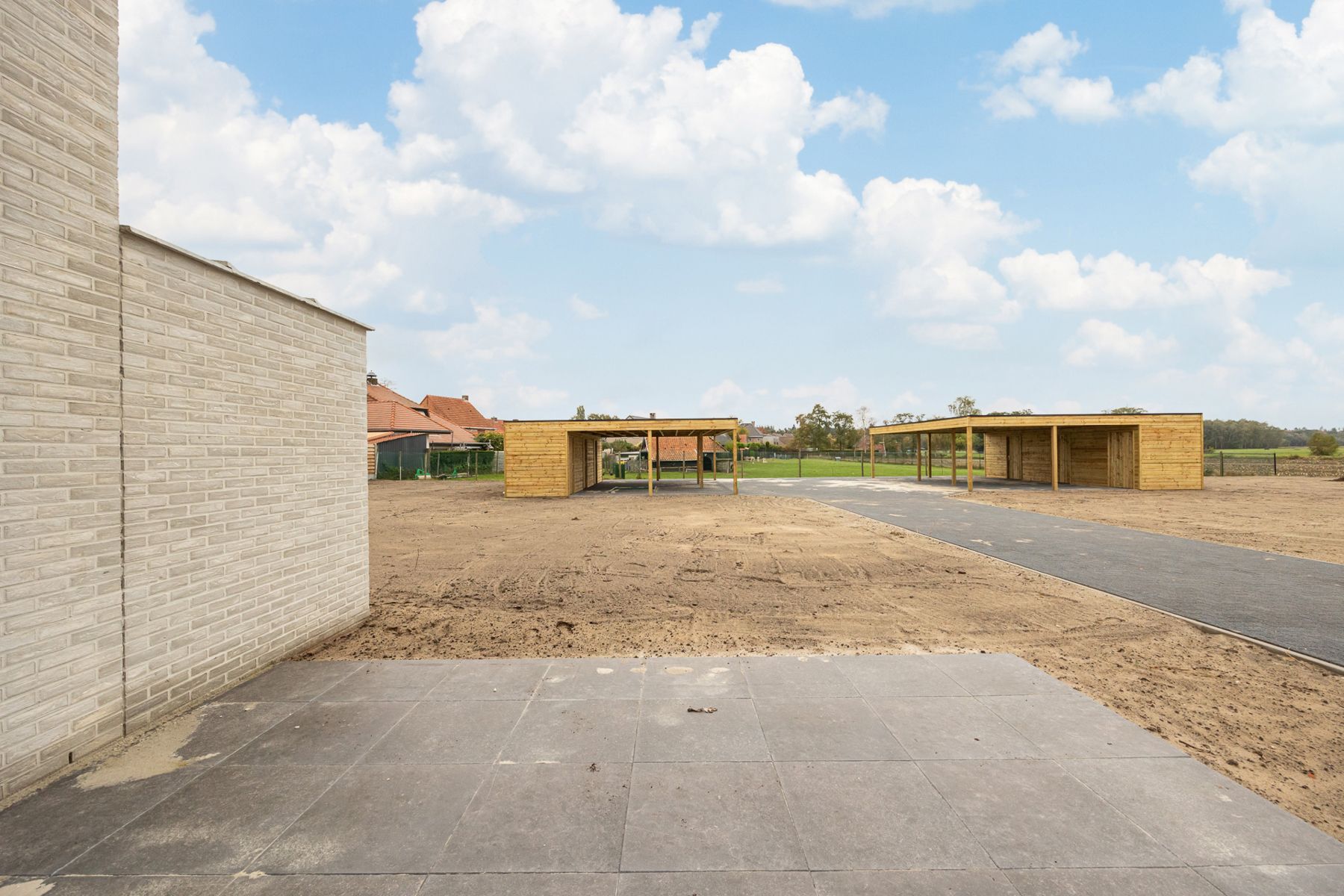 Halfopen woning met 3 slaapkamers en carport/fietsenberging op perceel van ca 320m² foto 23