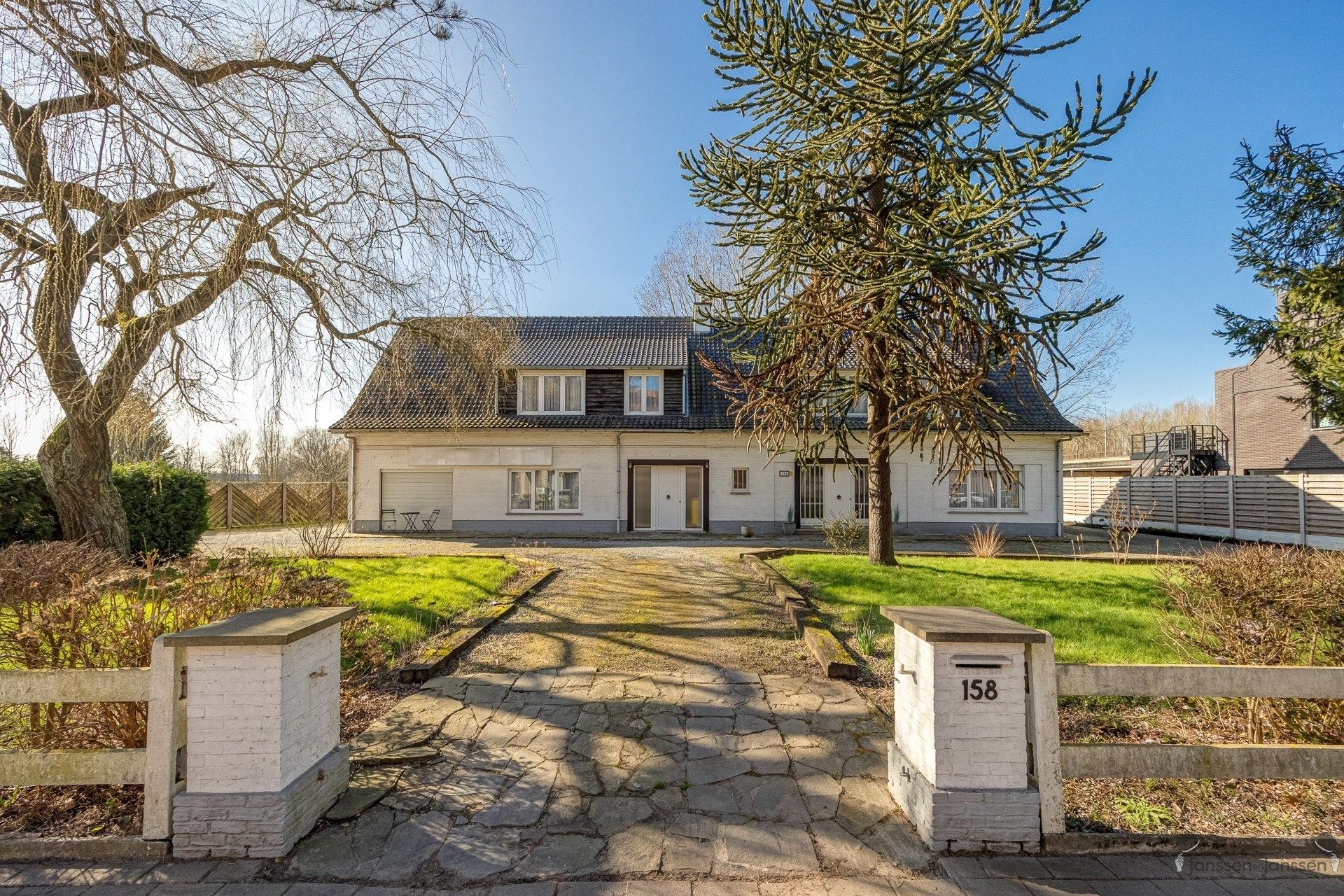 villa op een perceel van 3.552 m² foto 3