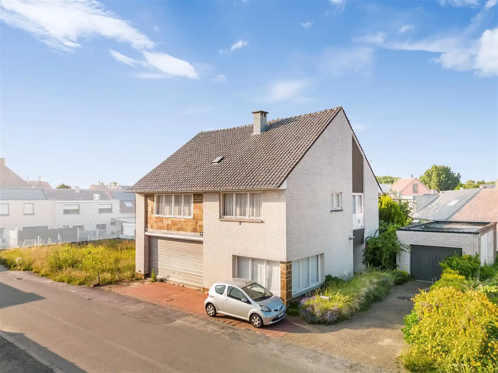 Halfopen bebouwing met aangrenzende bouwgrond - Tal van mogelijkheden foto {{pictureIndex}}