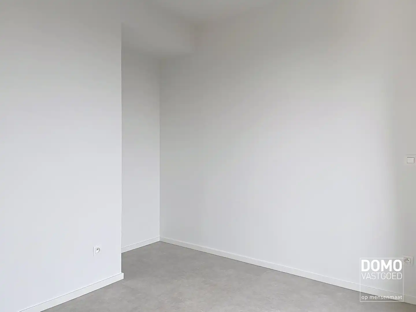 Penthouse met twee slaapkamers, ruim terras en autostandplaats te Kermt foto 8