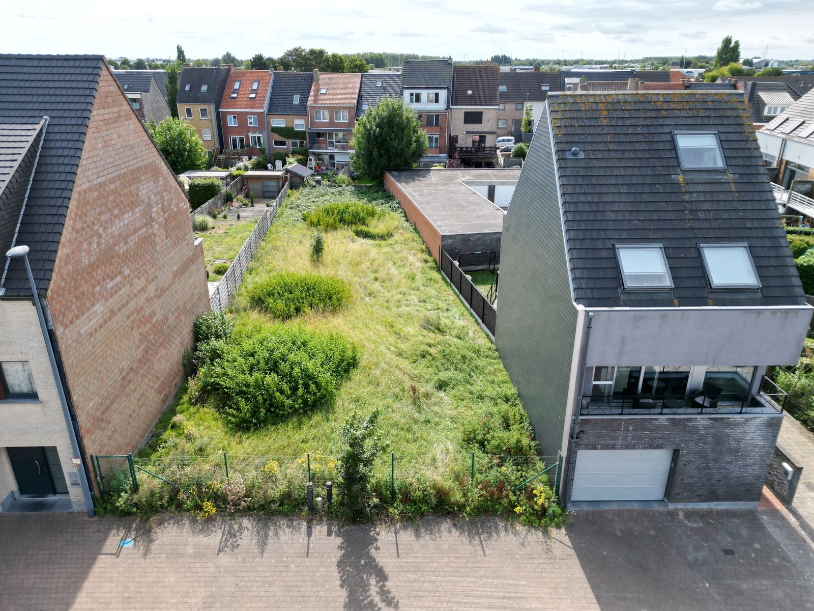Bouwgrond, mooie perceelsgrootte, te verkavelen in rustige woonwijk Konterdam Oostende foto 2