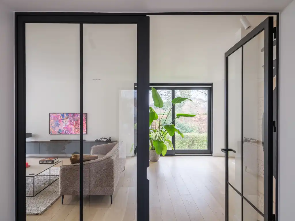 Sint-Martens-Latem – Bijzonder ruime en energiezuinige villa met woon-/werkmogelijkheid vlakbij het dorpscentrum. foto 3