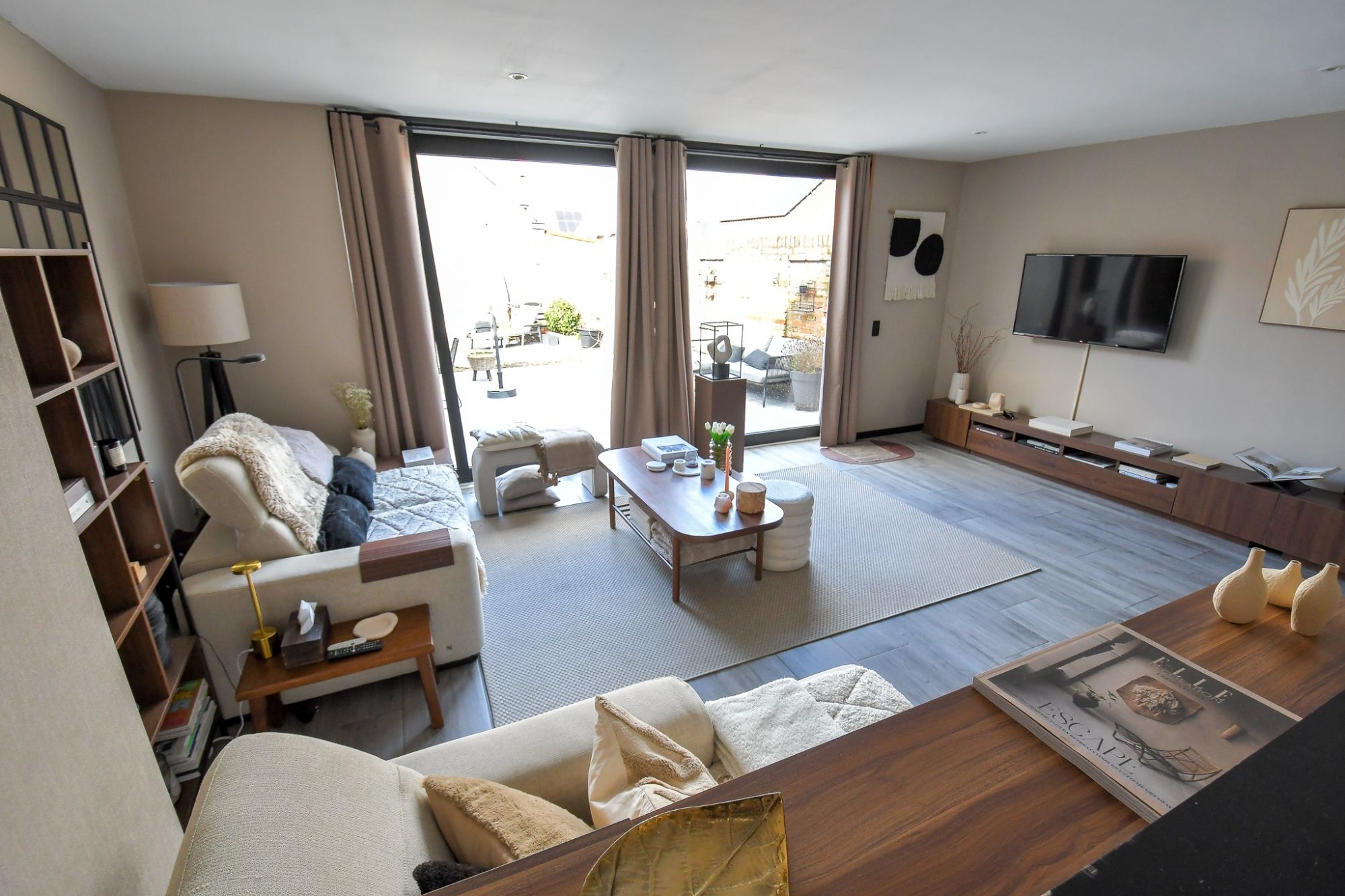 Volledig gerenoveerde woning met uitweg en tuin foto 4