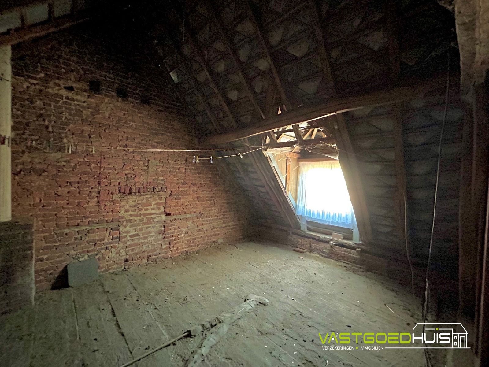 -ONDER OPTIE- Charmante, te renoveren gezinswoning  foto 25