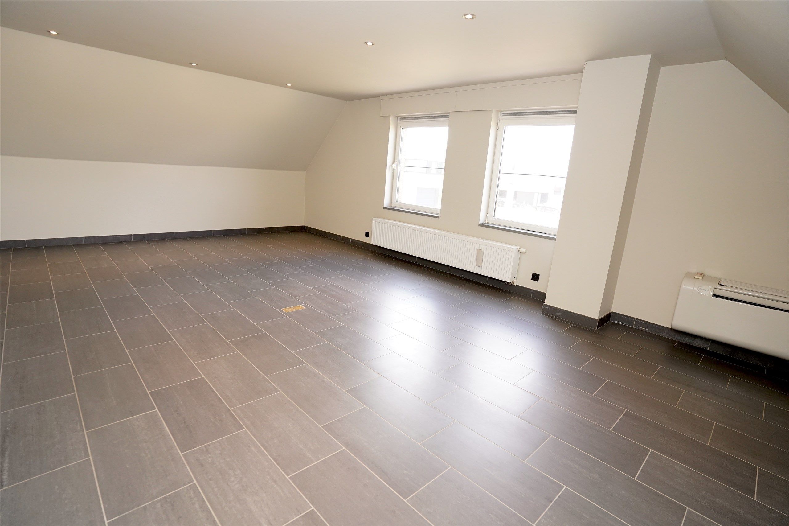 Bijzonder uime halfopen woning met Landelijke Rust op 954 m! foto 18