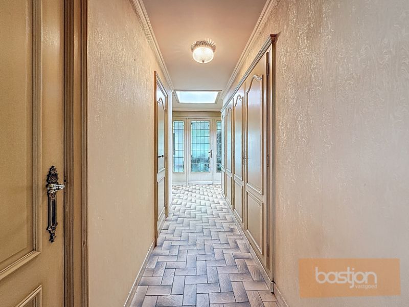 Te renoveren woning met tal van mogelijkheden in hartje Marke foto 10