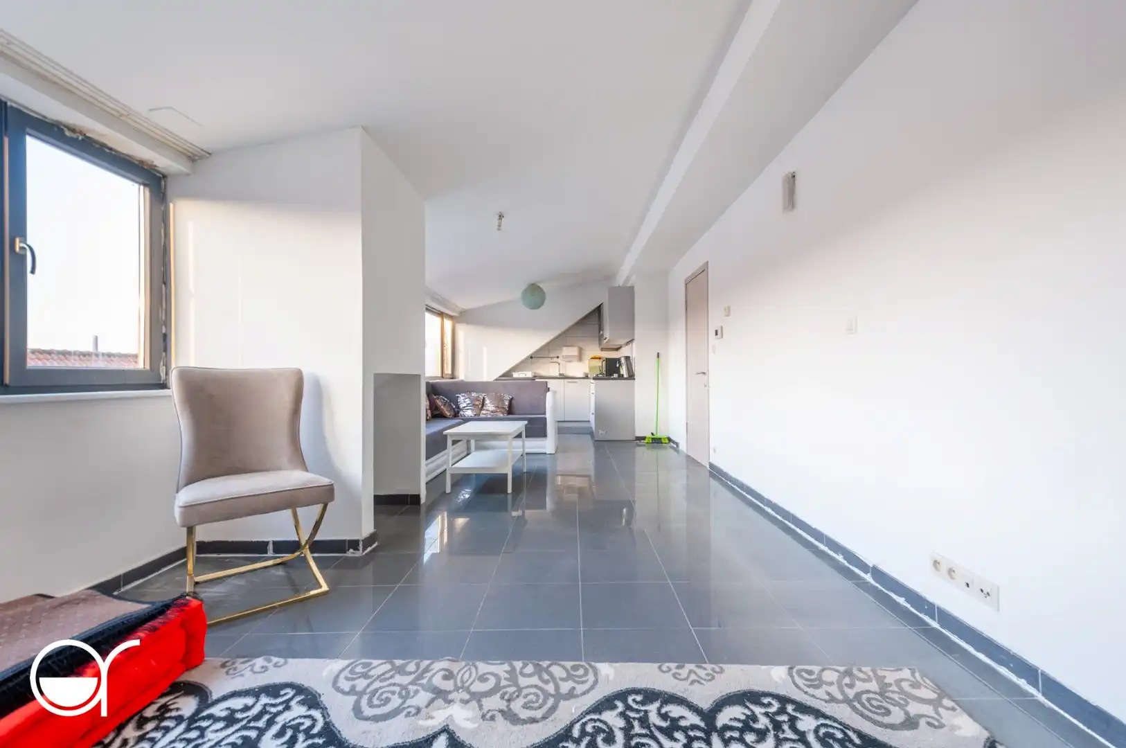 Centraal gelegen 2- slaapkamerappartement aan het nieuw gerechtshof foto 3