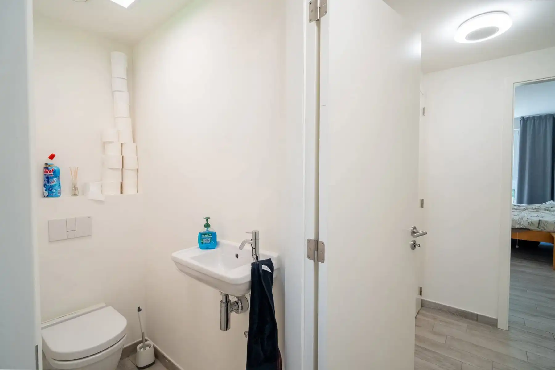 Instapklaar appartement met 2 slpks, terras en staanplaats foto 11
