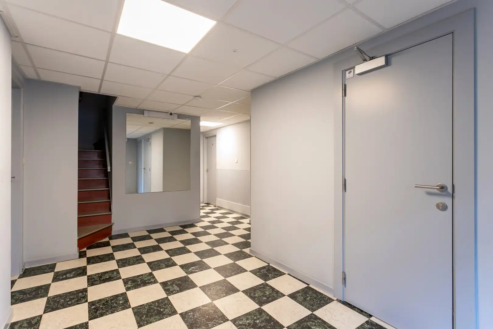 Te renoveren appartement met 1 slaapkamer, terras en kelderberging in Ganshoren foto 2